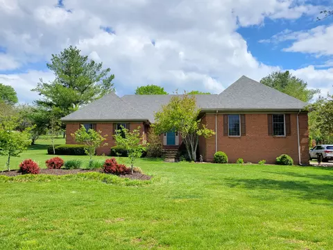 1012 Stonehill Ct, Danville, KY 40422