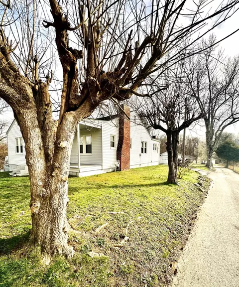 107 Pinewood Ln, Middlesboro, KY 40965