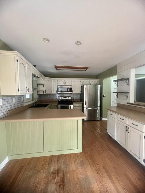 215 Windermere Dr, Middlesboro, KY 40965 photo 2