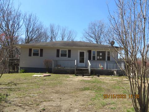 225 Ed Riddell Rd, Irvine, KY 40336