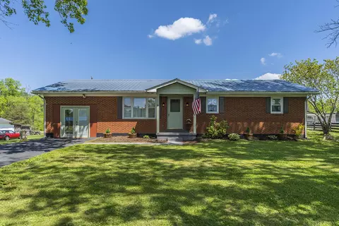 50 Coral Ave, Irvine, KY 40336