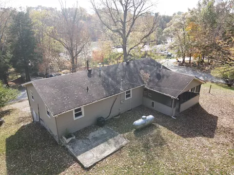 1386 Beaver Lake Rd, Lawrenceburg, KY 40342