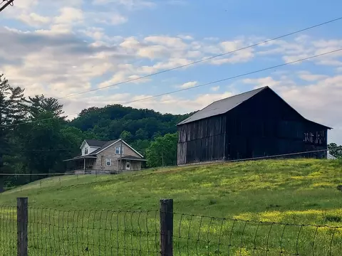 360 Geneva Mckinney Rd, Hustonville, KY 40437