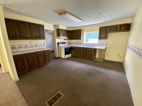 475 Delong Rd, Hagerhill, KY 41222