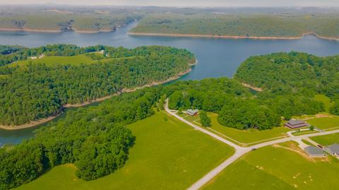 68 Hickory Point Dr, Monticello, KY 42633