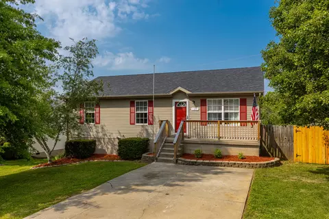 121 Hunter Ridge Dr, Lawrenceburg, KY 40342