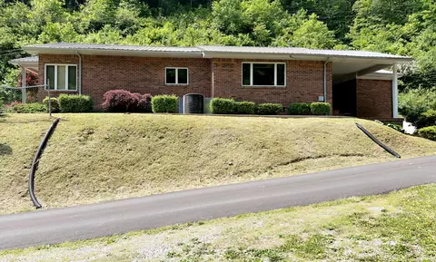 67 Taylor Road Rd, Pikeville, KY 41501