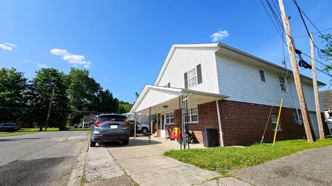 104 9th St, Paintsville, KY 41240