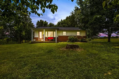 54 Lyons Ln, Sharpsburg, KY 40374