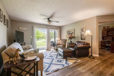 5301 Pacer Ln, Louisville, KY 40241