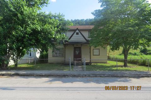 410 Cedar St, Loyall, KY 40854