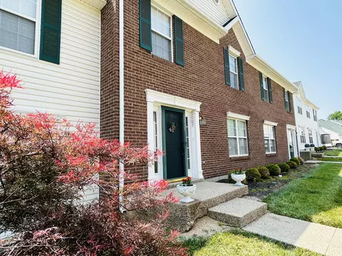 8007 Hunter Green Way, Louisville, KY 40291