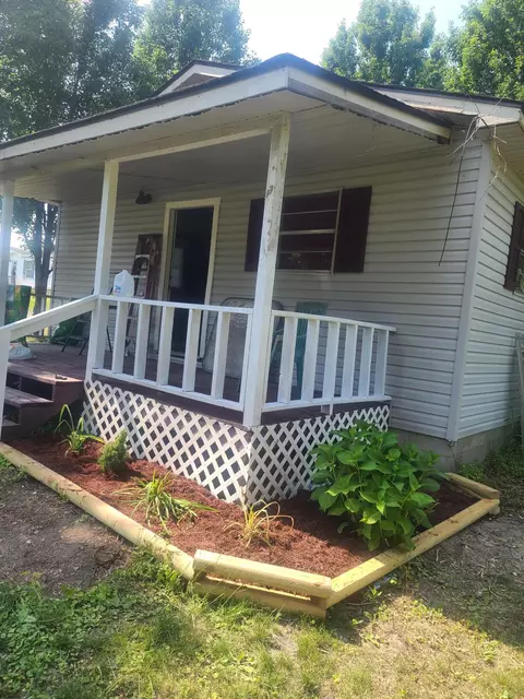 835 W Highway 1376, East Bernstadt, KY 40729