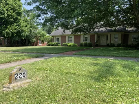 220 Clinton Rd, Lexington, KY 40502