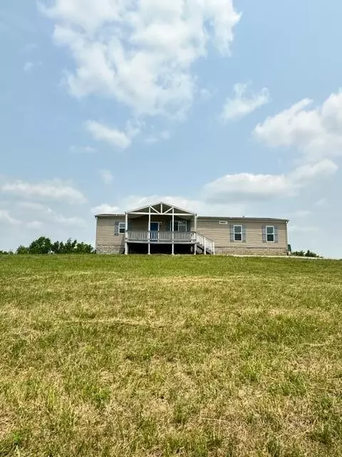 400 Olive Sprig Ln, Flemingsburg, KY 41041
