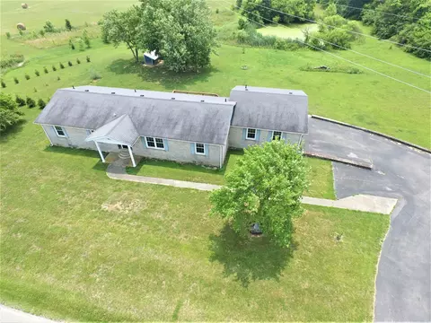 204 Herndon Ln, Berea, KY 40403 photo 3