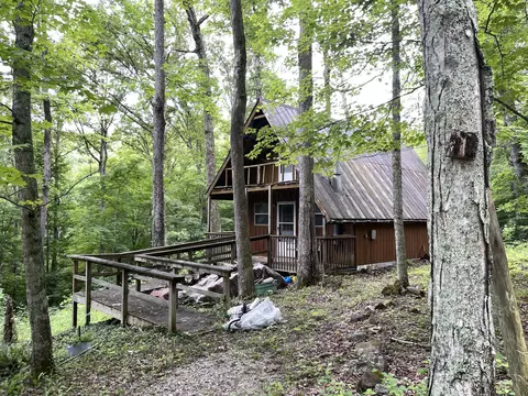 91 Pipeline Rd, Frenchburg, KY 40322