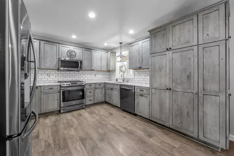 905 N Meadowhill Rd, Paris, KY 40361