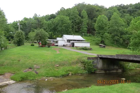 586 Hwy 1137, Cawood, KY 40815