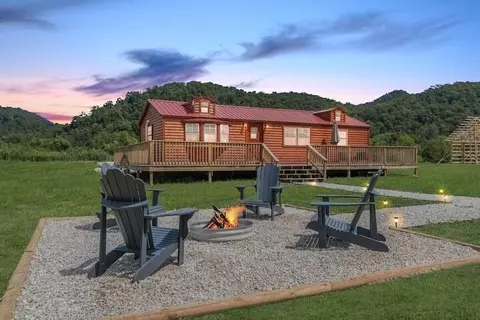26 Skidmore Ln, Slade, KY 40376
