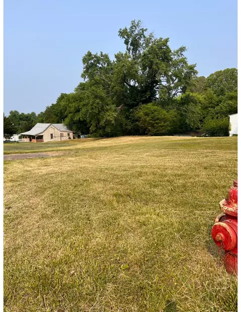 306 Broadway, Irvine, KY 40336