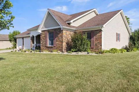 831 Meadowcrest Cir, Maysville, KY 41056