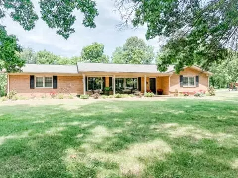 1120 Westwood Dr, Lawrenceburg, KY 40342
