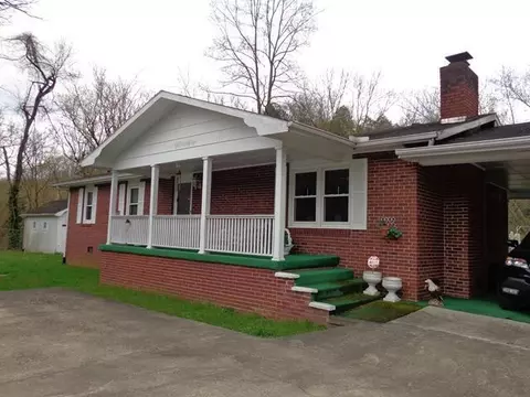 693 Airport Rd, Hagerhill, KY 41222