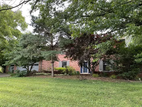 1687 Williamsburg Rd, Lexington, KY 40504