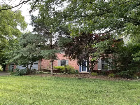 1687 Williamsburg Rd, Lexington, KY 40504