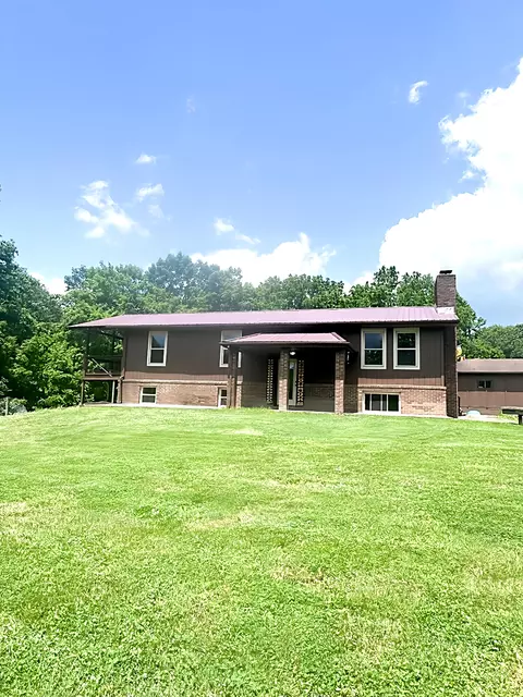 622 Paradise Ln, Olive Hill, KY 41164