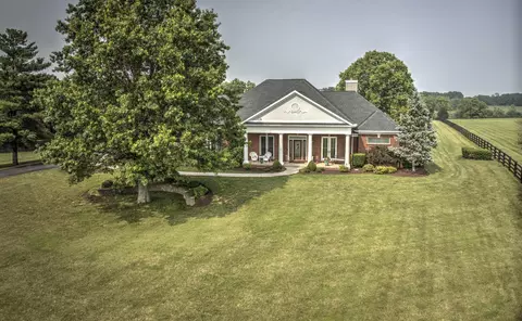 3741 Hidden Lake Ln, Lexington, KY 40516