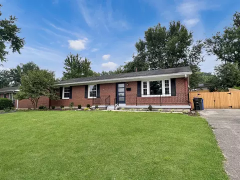 1136 Gainesway Dr, Lexington, KY 40517