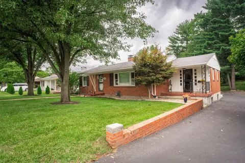 1046 Iroquois Trl, Frankfort, KY 40601