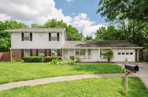3232 Pontchartrain Ct, Lexington, KY 40515