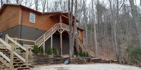 215 Debbie Ln, Slade, KY 40376