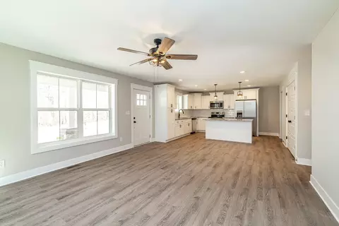 320 Peach Tree Ln, Russell Springs, KY 42642
