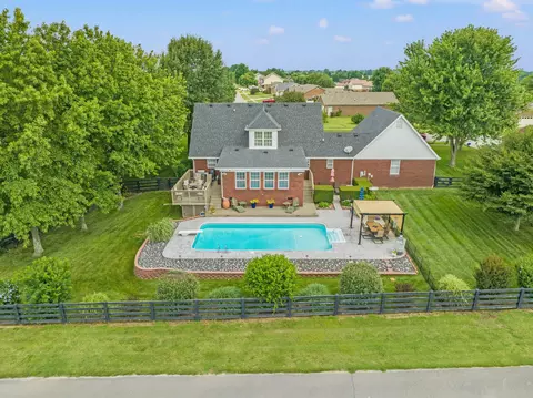136 General Cleburne Dr, Richmond, KY 40475