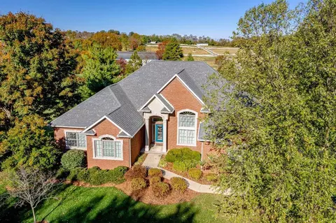 524 Country Ln, Frankfort, KY 40601