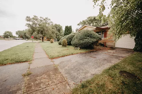 747 Bishop Dr, Lexington, KY 40505
