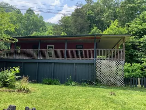 112 Kinsley Dr, Pikeville, KY 41501
