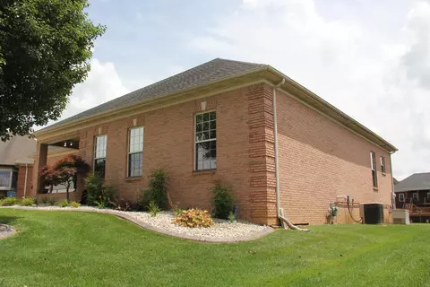 1005 Seascape Ln, Lawrenceburg, KY 40342