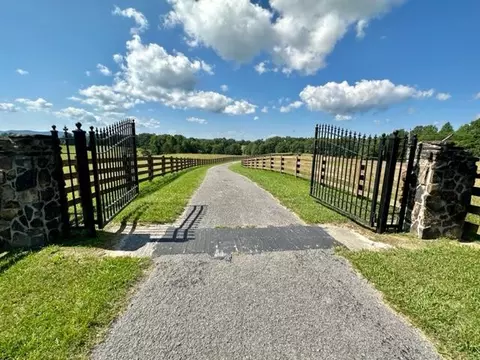 1760 Old S Hwy 2792, Pine Knot, KY 42635