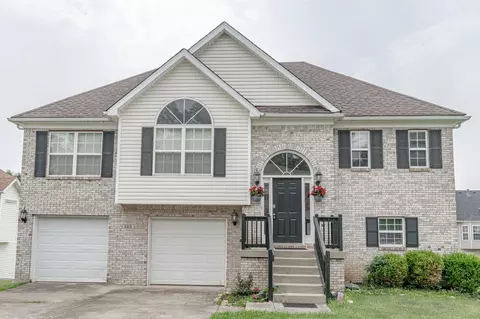 105 Simpson Station Dr, Simpsonville, KY 40067