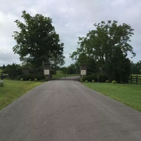 12 Creekside Blvd, Russell Springs, KY 42642