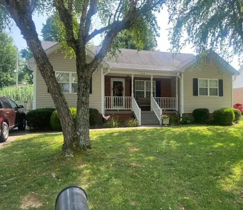 365 Green Fields Ln, Frankfort, KY 40601