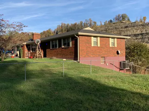 84 Blake Dr, Jackson, KY 41339 photo 2