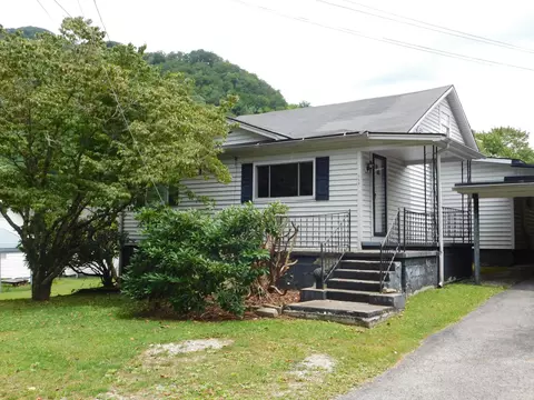 346 Poplar St, Benham, KY 40807 photo 1