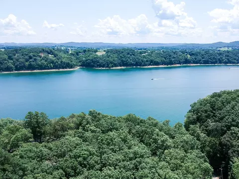 180 Lake Hill Dr, Somerset, KY 42503