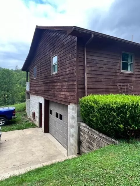 335 Stone Coal Rd, Flatgap, KY 41219 photo 3
